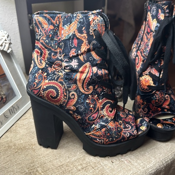 Jessica Simpson Chunky Block Heel Bootie - Picture 4 of 6